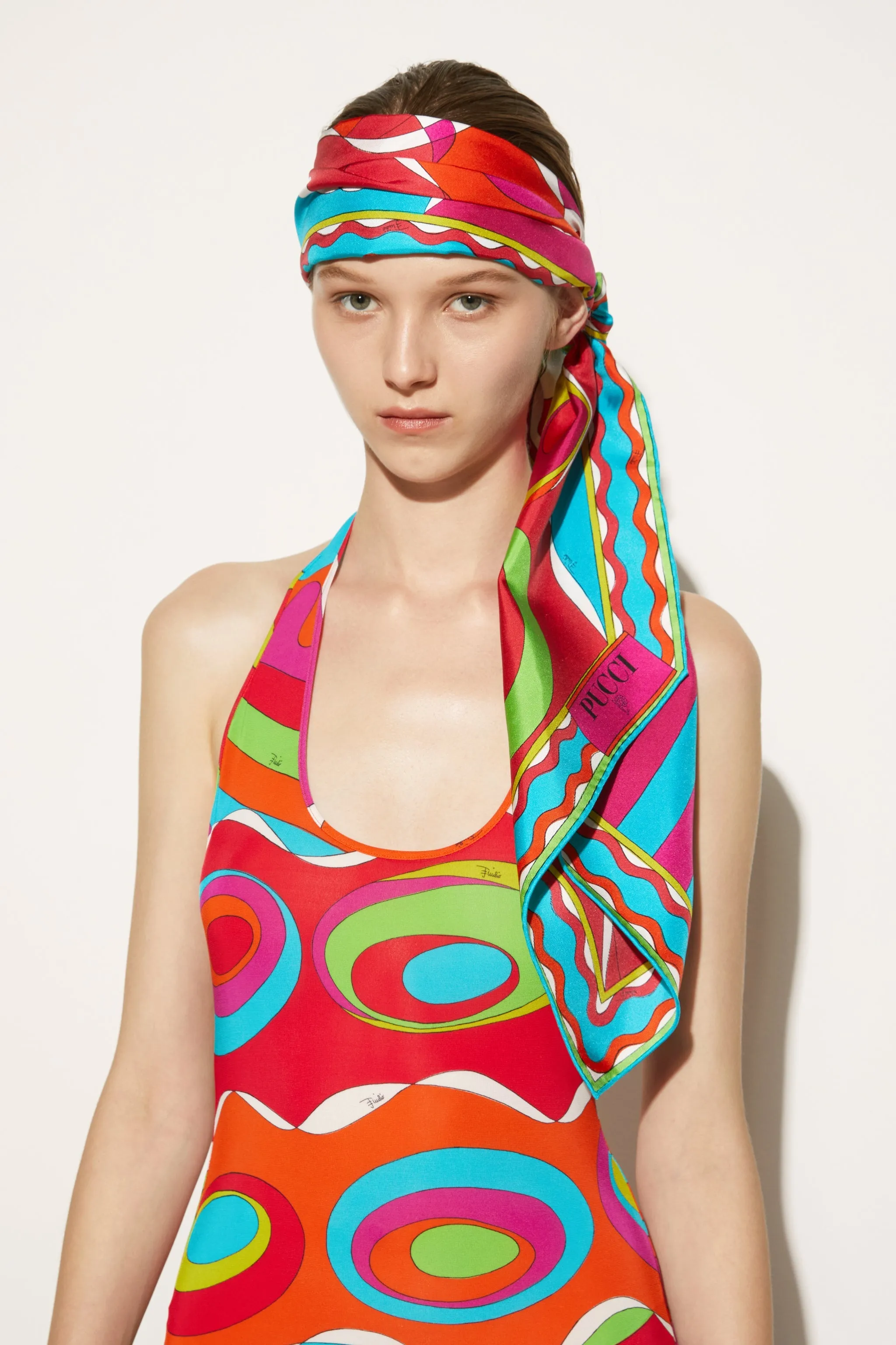 Silk foulard with target print.