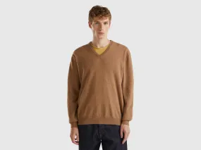 V-neck Merino wool sweater in Brown color by Benetton