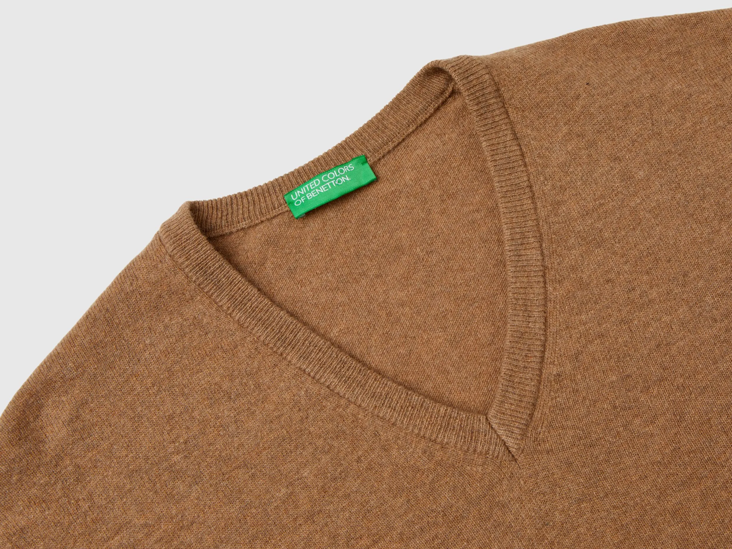 V-neck Merino wool sweater in Brown color by Benetton