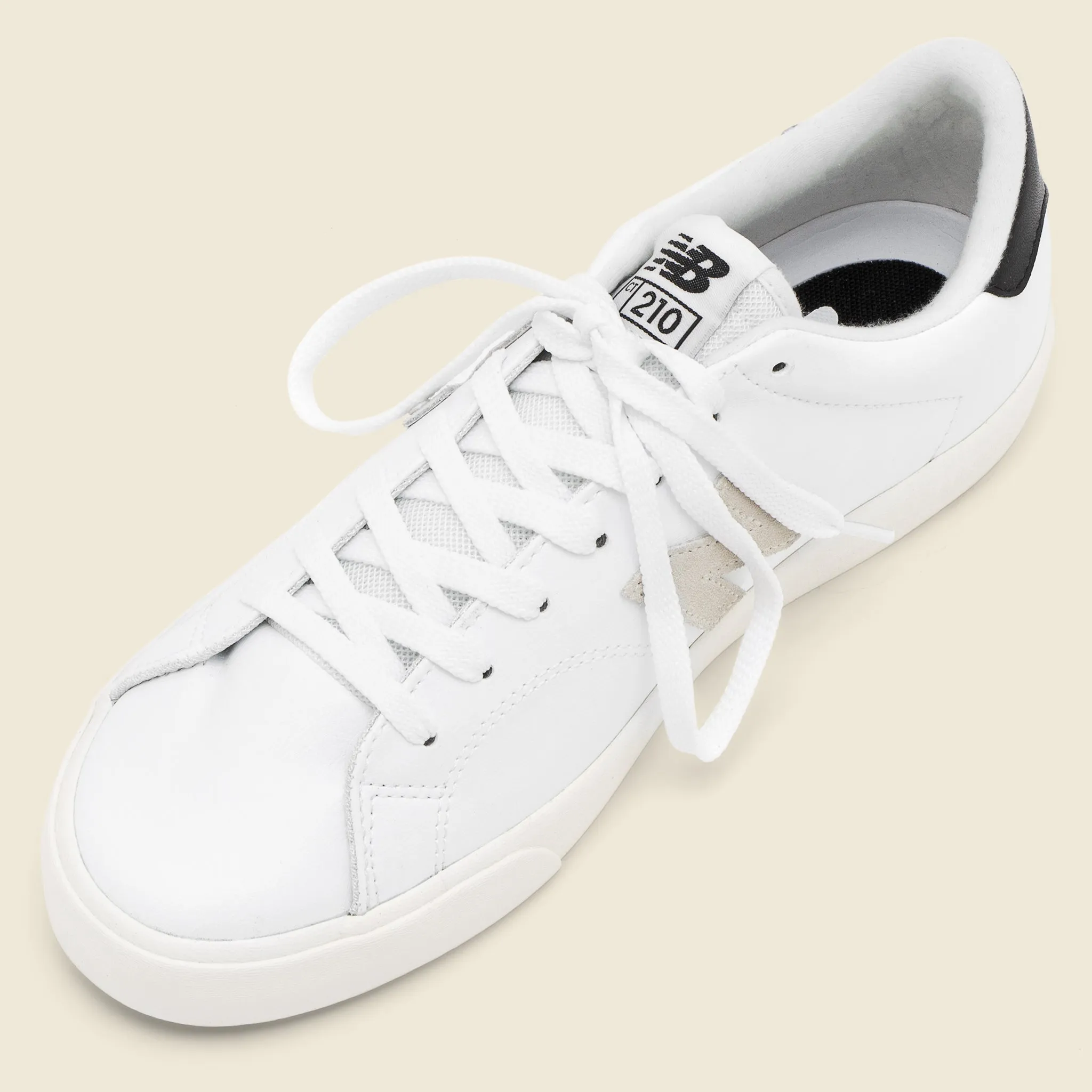 White Black Court 210 Sneaker